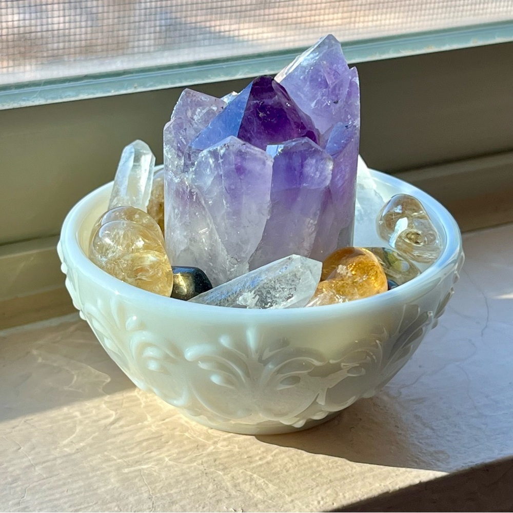 Pioneer Woman Embossed Glass Dish Amethyst Core, Crystal Points, Tumbled Citrine